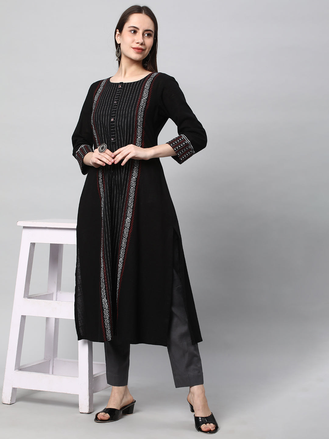 A Grey ankle length cotton linen pant with plain belt in front