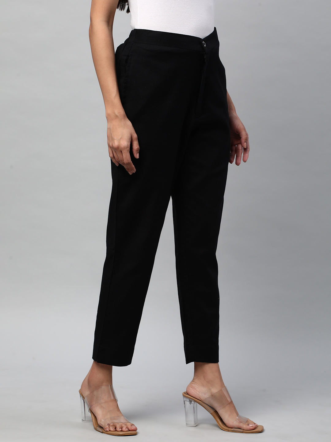 A Black ankle length coton linen pant with plain belt in front
