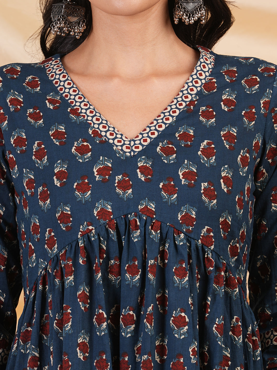 Flared dress with gathering details and side pocket