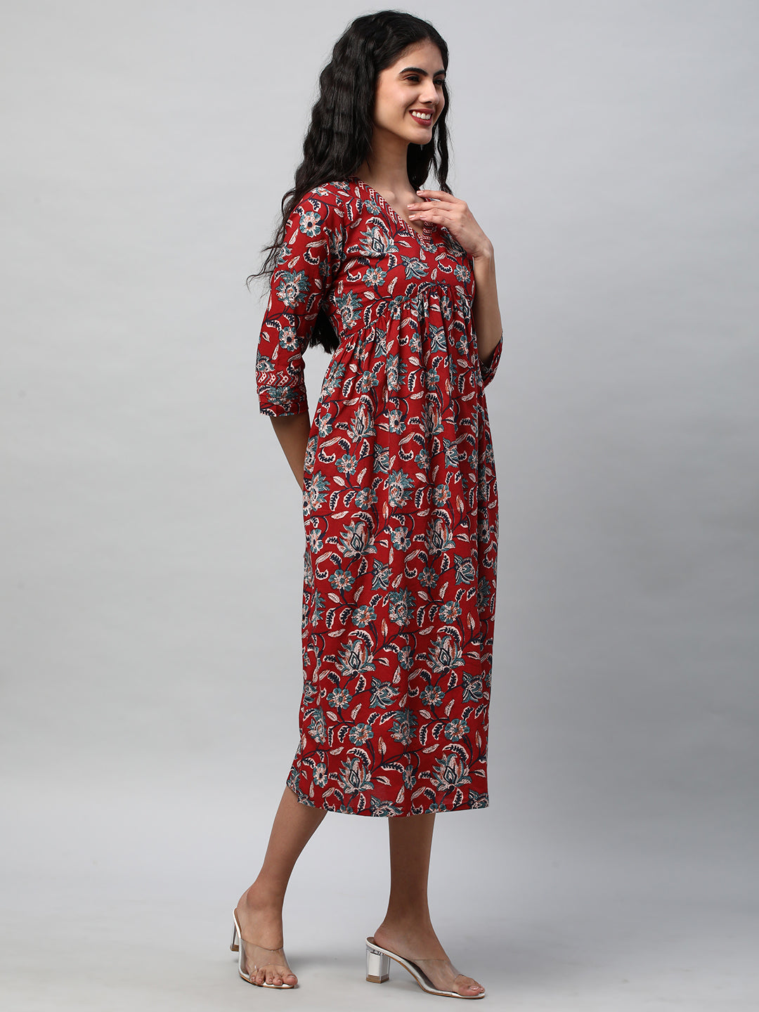 Flared dress with gathering details and side pocket