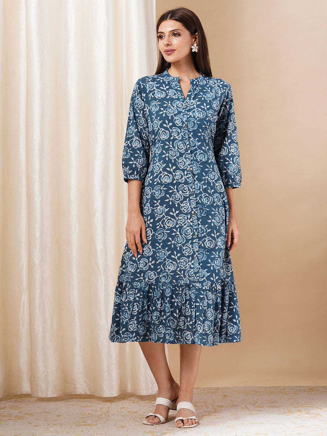 Straight fit and flared bagru printed cotton dress with gathering and pocket details
