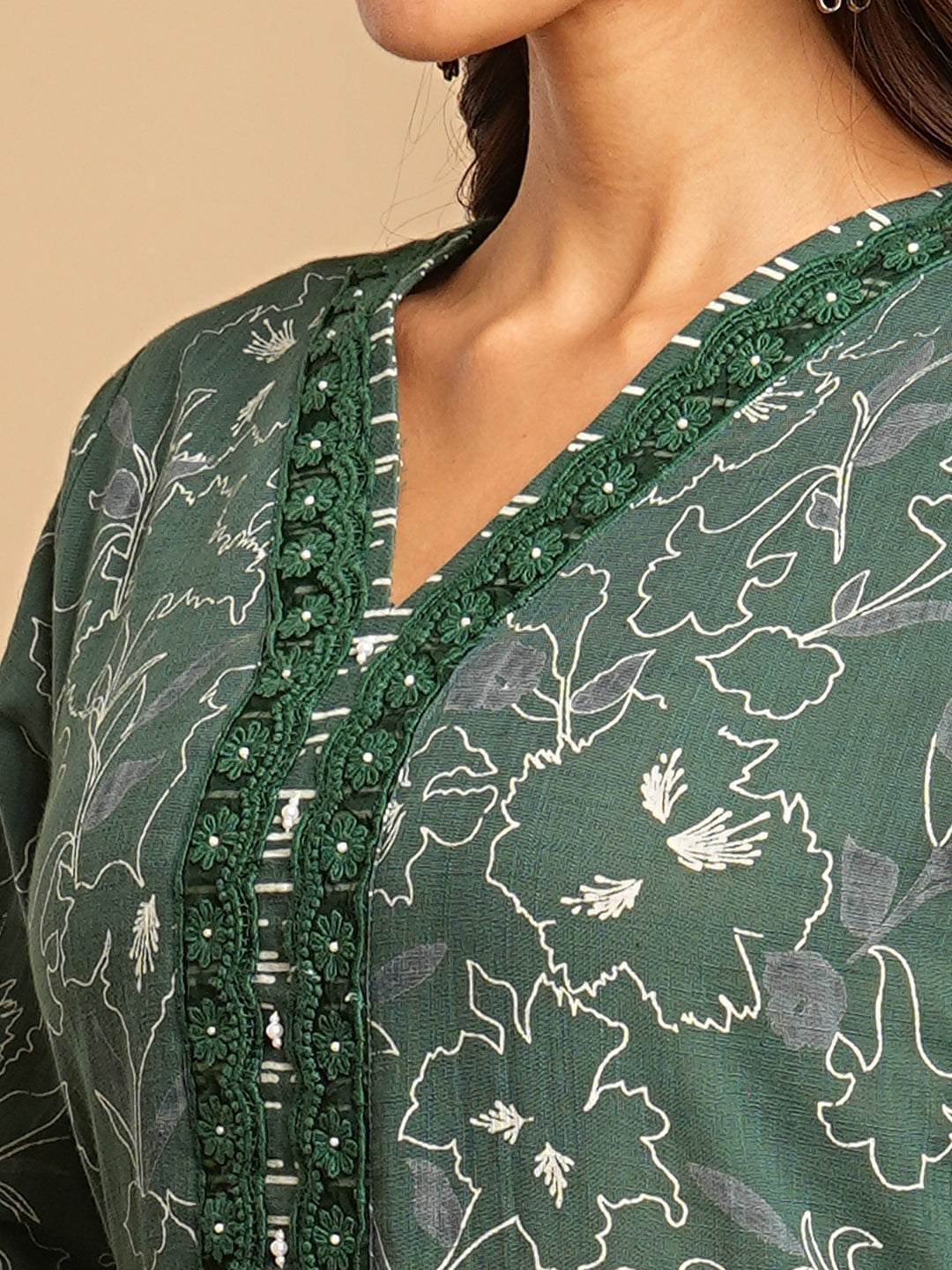 Straight fit kurta with lace around neck and sleeve paired with solid bottom and block printed dupatta