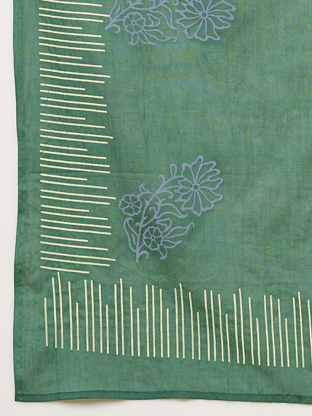 Straight fit kurta with lace around neck and sleeve paired with solid bottom and block printed dupatta