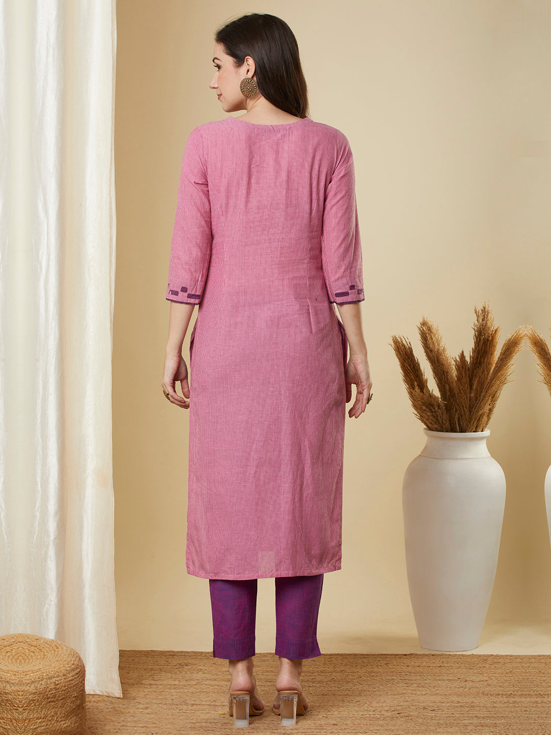 Straight cut kurta in woven cotton fabric with hand applique and embroidery
