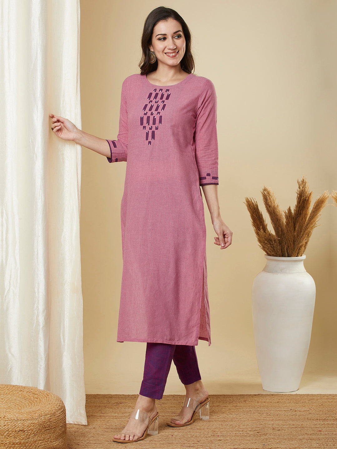 Straight cut kurta in woven cotton fabric with hand applique and embroidery