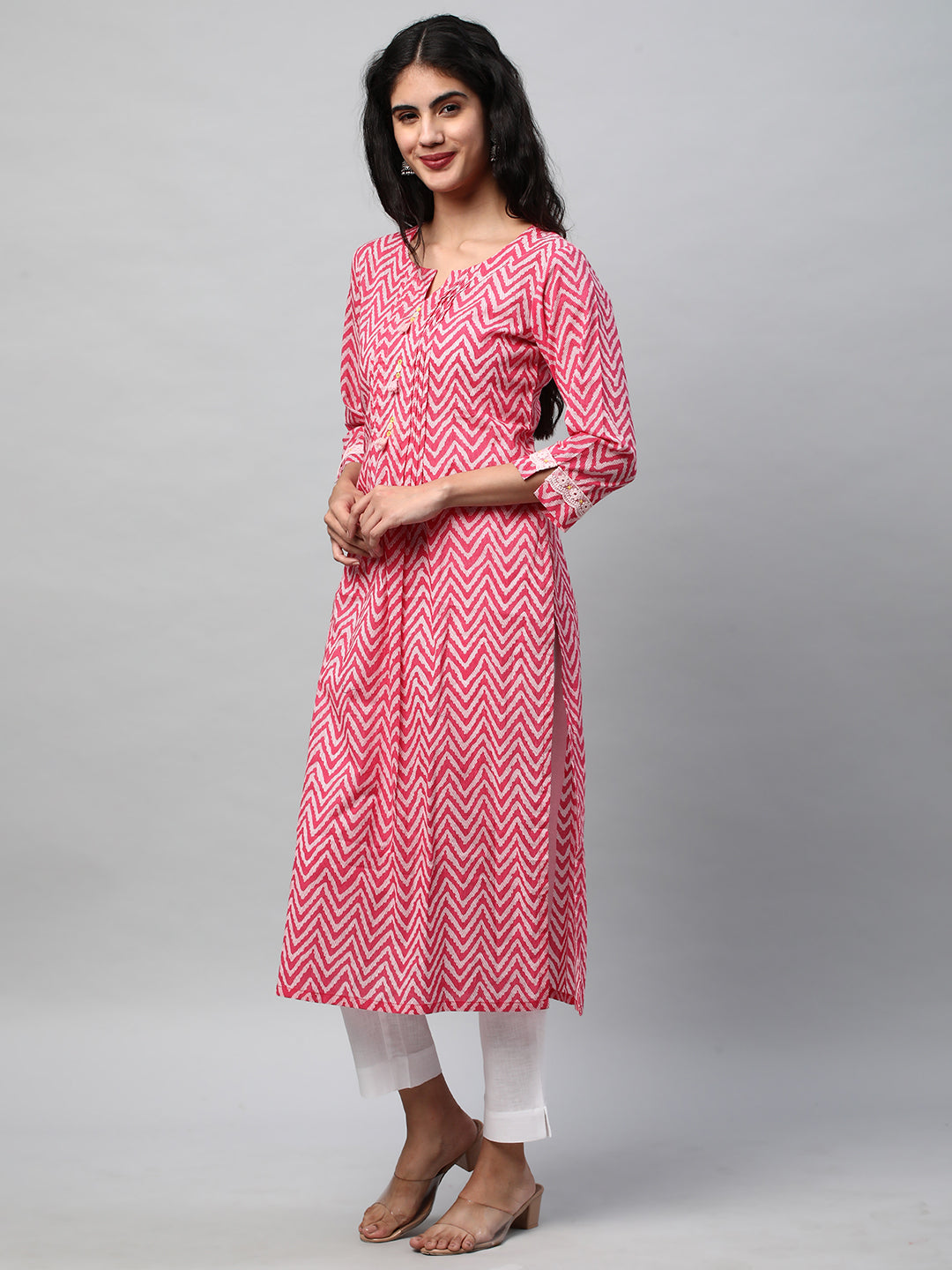 Straight fit kurta in Chevron printed cotton with gathers in front
