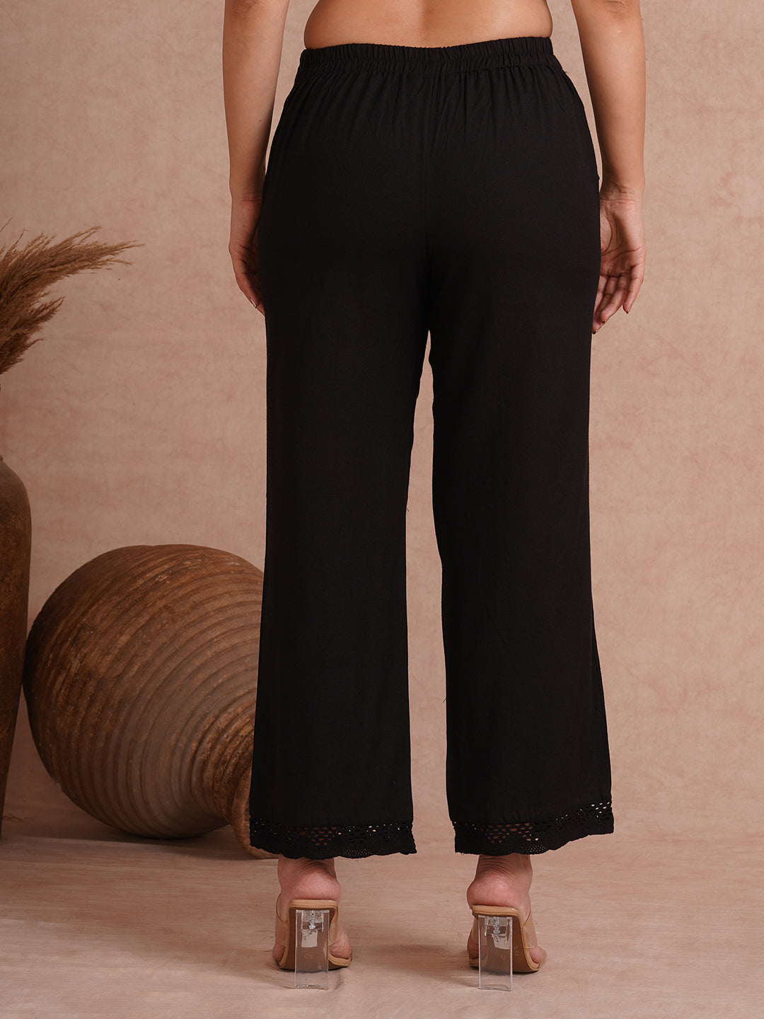 Straight palazzo with crochet lace at the hem.