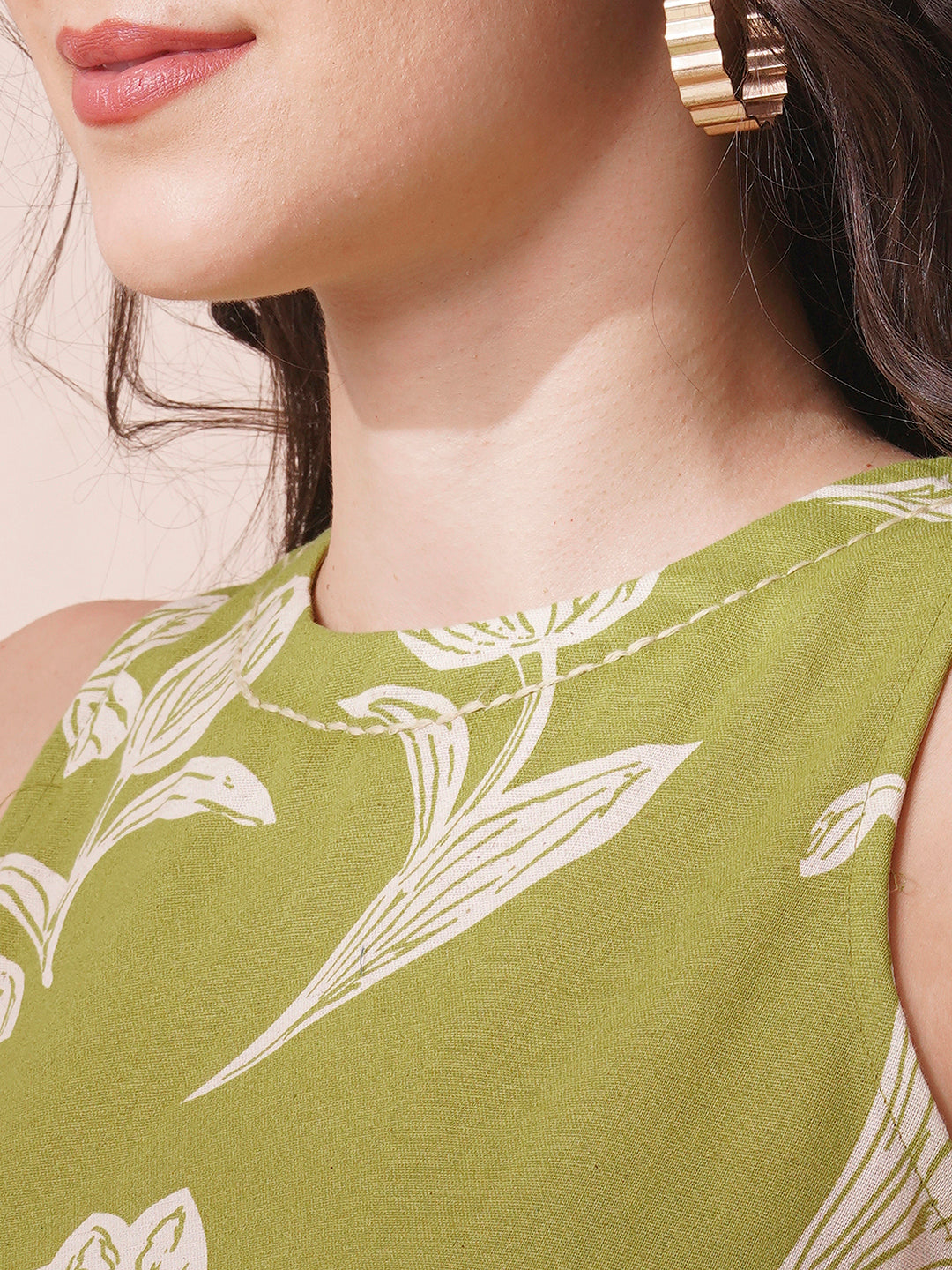 Fit and flare halter neck dress in printed cotton flex with double pockets.