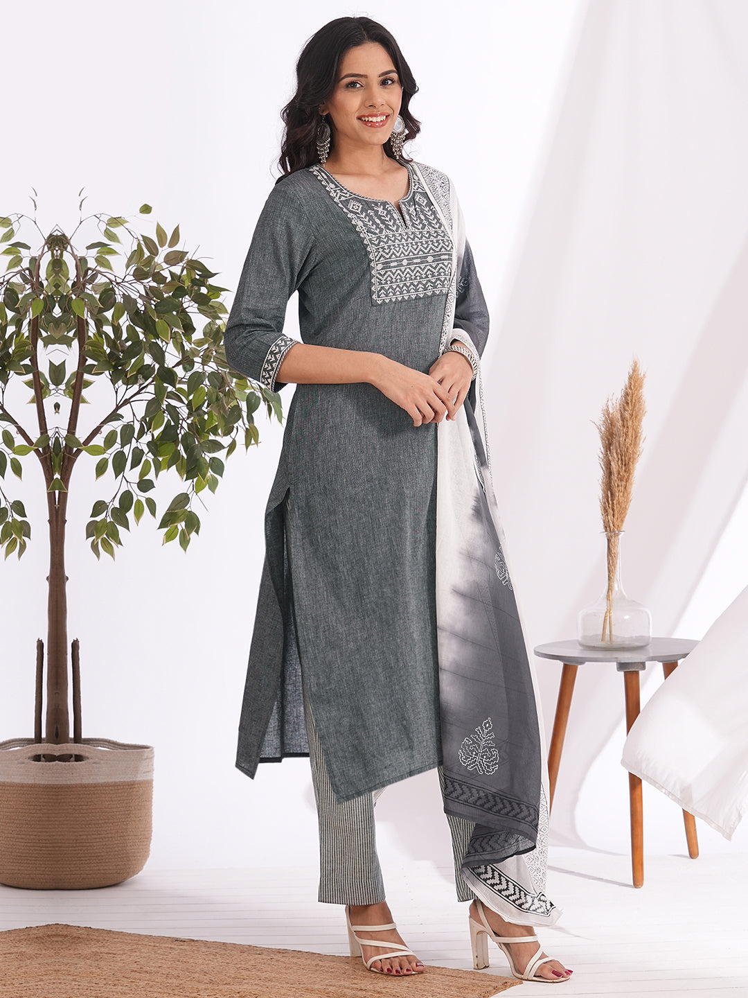 3-piece straight fit suit set features a cotton kurta adorned with a mal block printed dupatta.