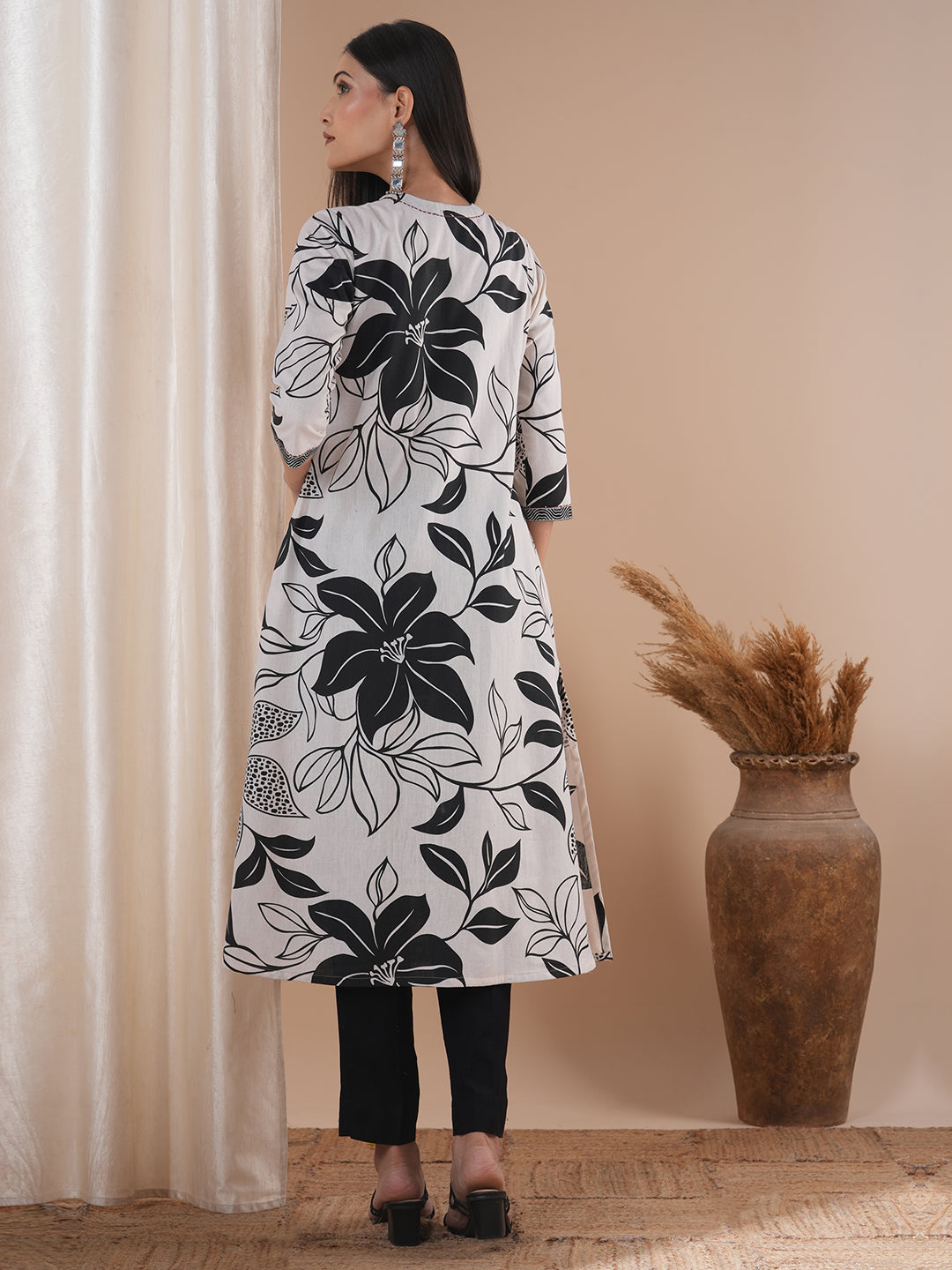 Pocketed cotton flex kurta with hand block print and handwork