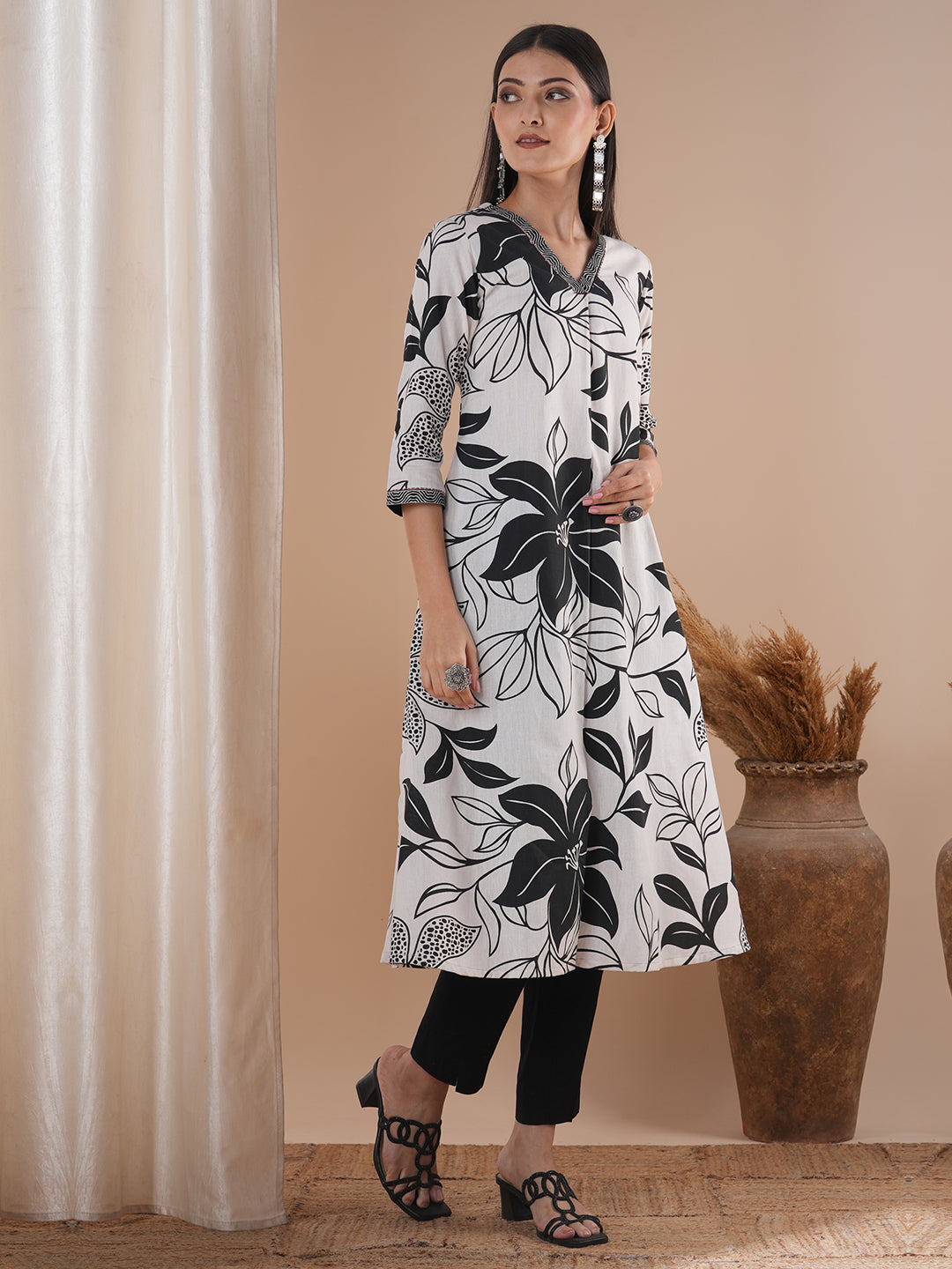 Pocketed cotton flex kurta with hand block print and handwork