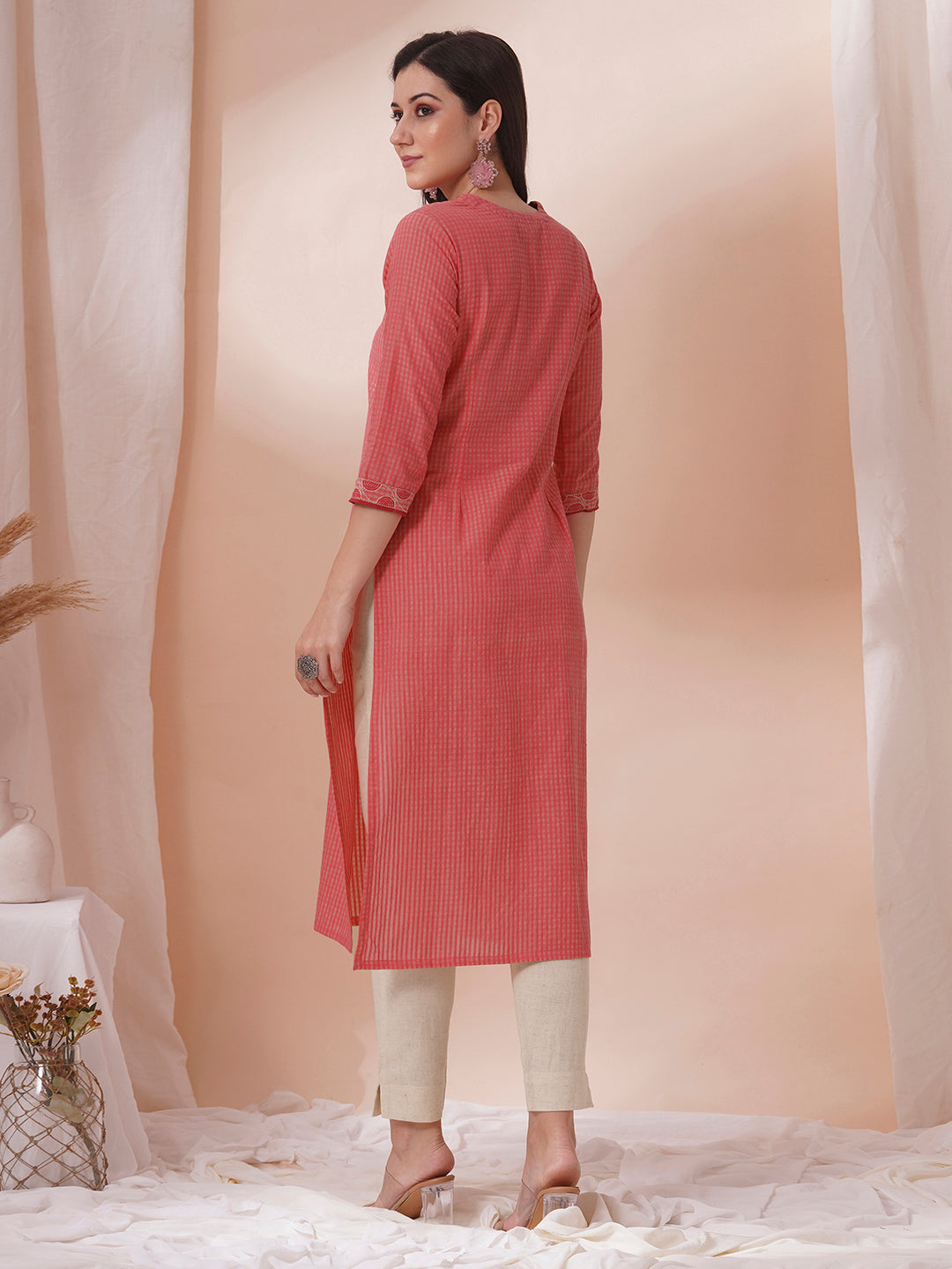 Straight fit kurta in checkered cotton fabric with embroidery and an on fold pleat.