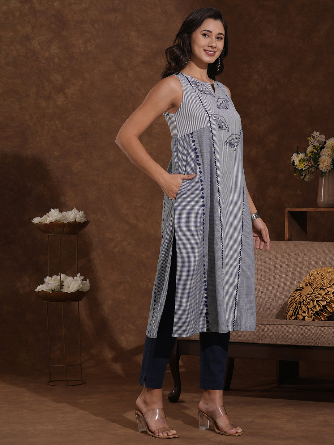 Pocketed sleeveless kurta in woven cotton fabric with block print.