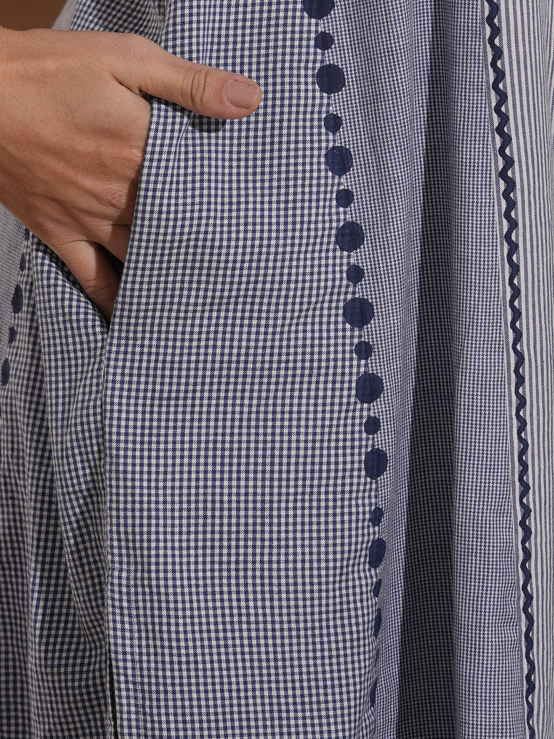 Pocketed sleeveless kurta in woven cotton fabric with block print.