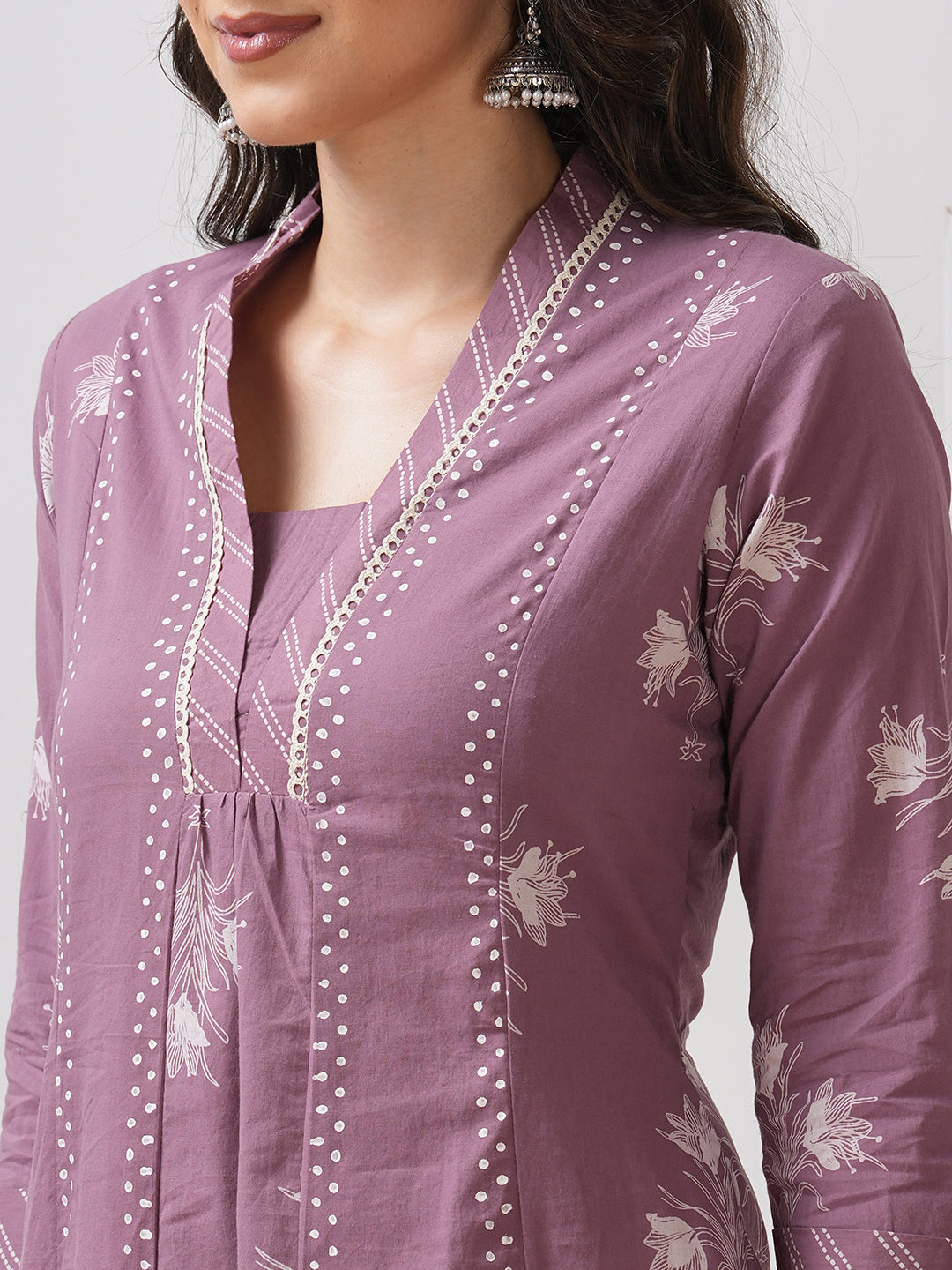 Women's Printed A-Line Kurta with V-Neck & 3/4th Sleeves.