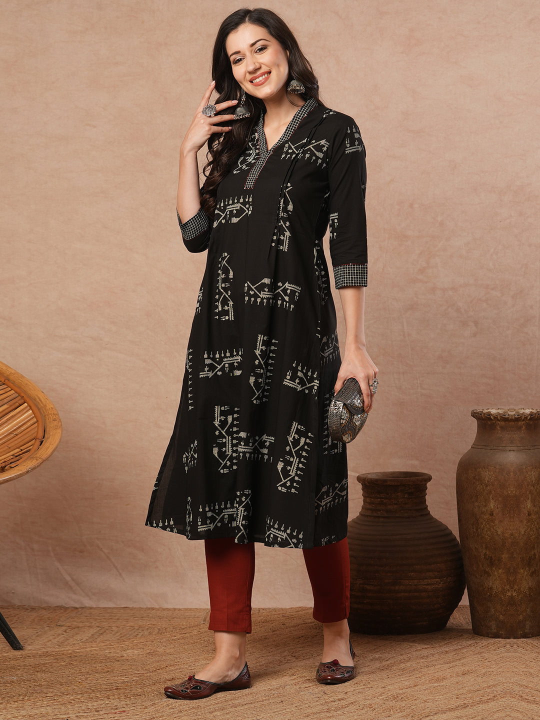 Pocketed A-line kurta with hand work detailing and pleating in jamdani motif print.