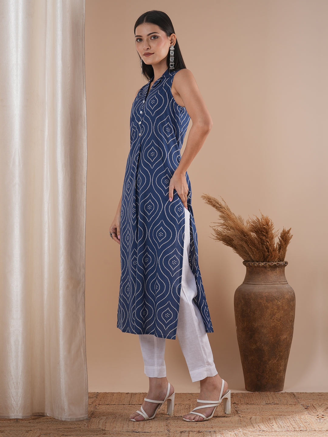 Straight sleeveless notch collared kurta with centre pleat and placket