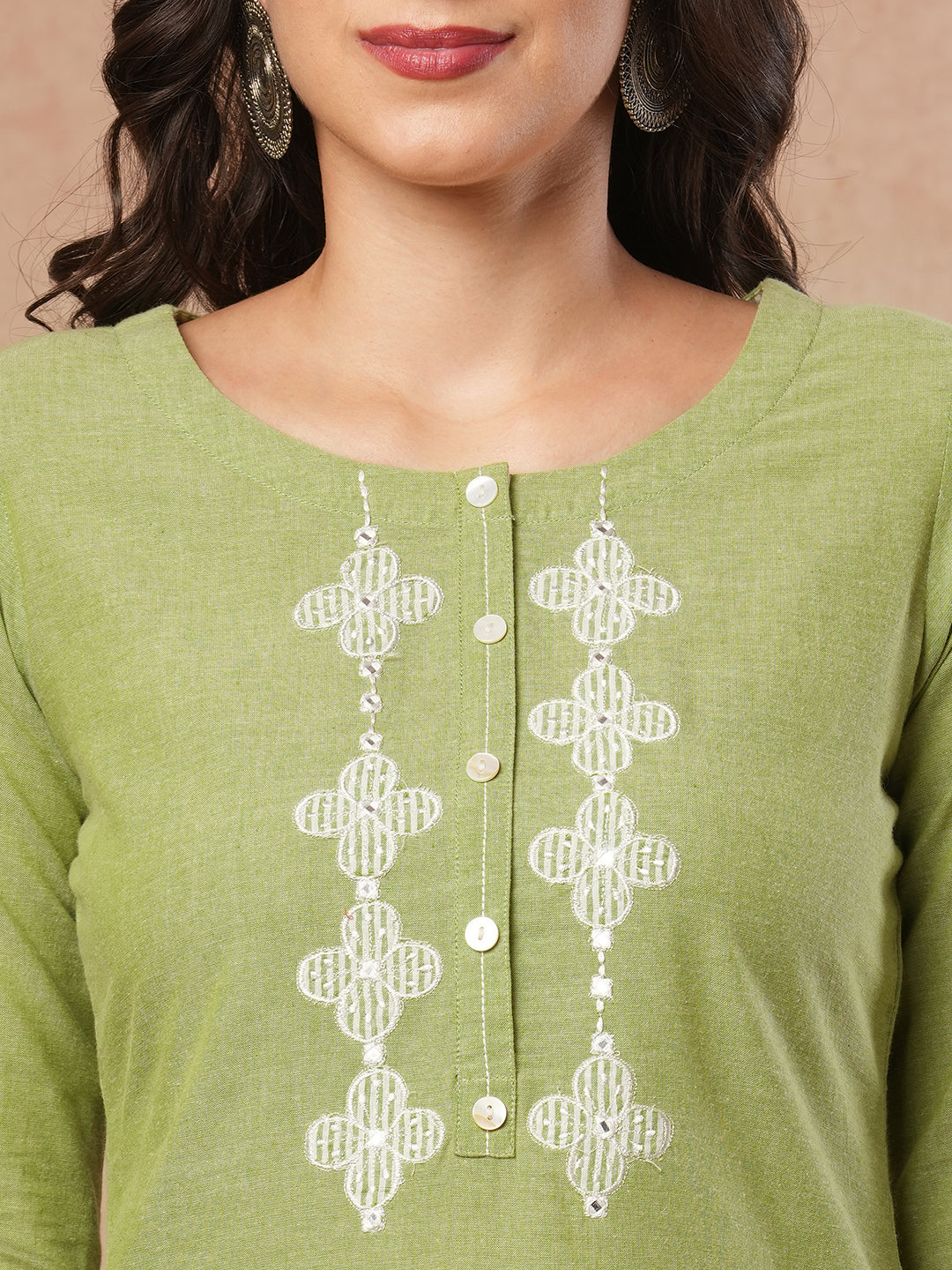Straight kurta with machine applique around the placket.