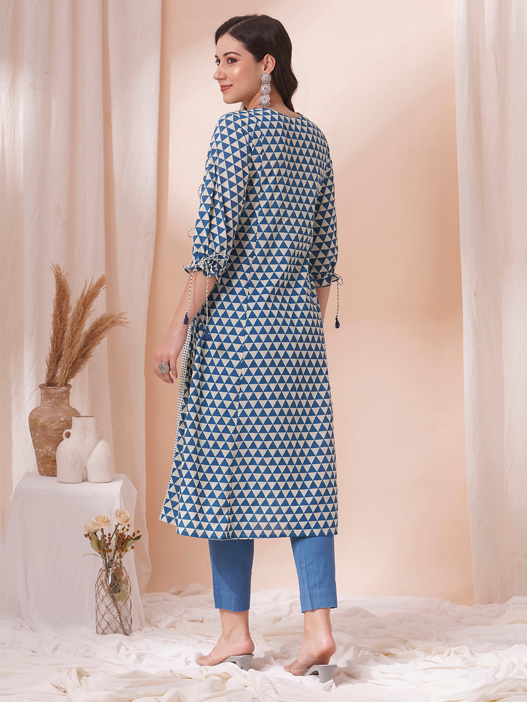Gathered A-line kurta with overlapping yoke and gathered tie-up sleeves.
