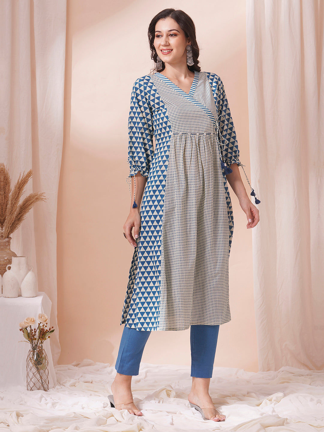 Gathered A-line kurta with overlapping yoke and gathered tie-up sleeves.