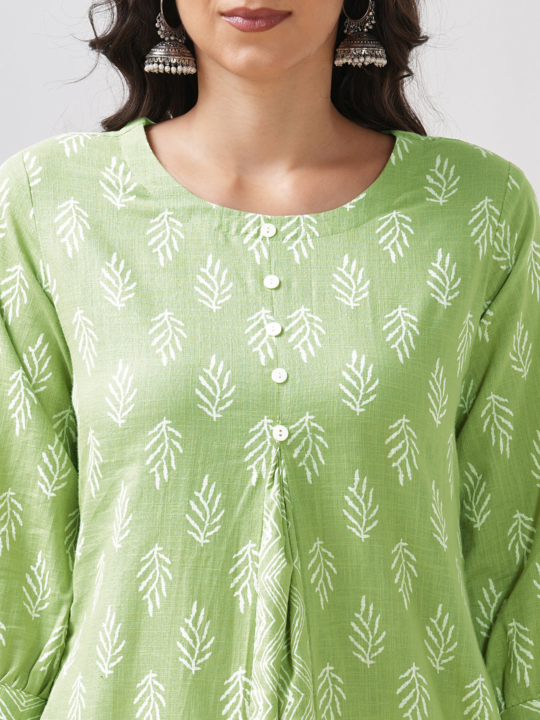 Straight fit kurta with cut and sew trim fabric centre pleat and gathered sleeves.