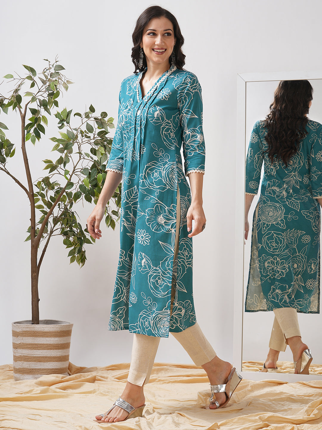 Straight fit kurta with lace detailing on neck and sleeves and tucks on the front.