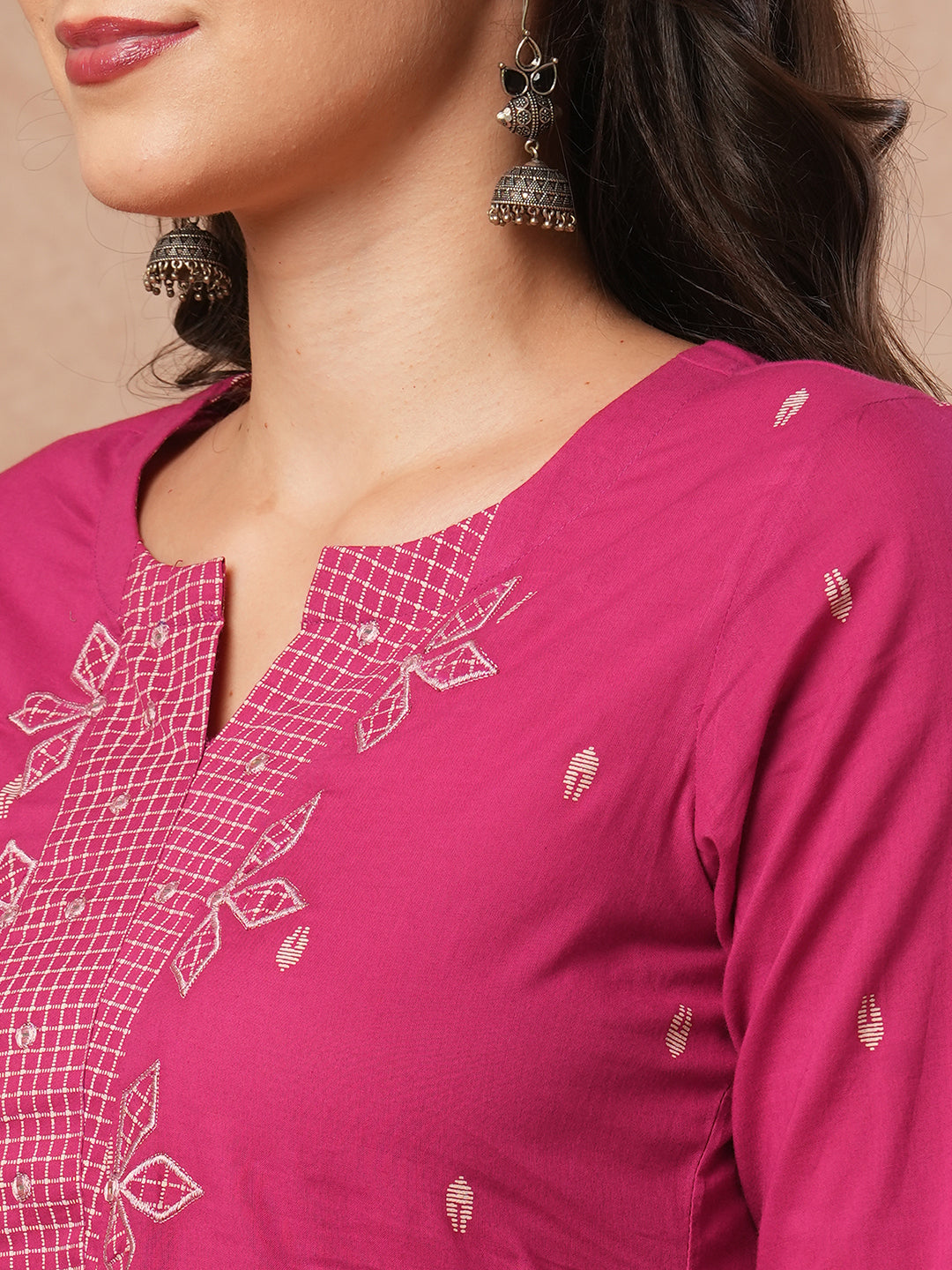 Straight fit kurta set with contrast trim fabric and applique on neck and sleeves.