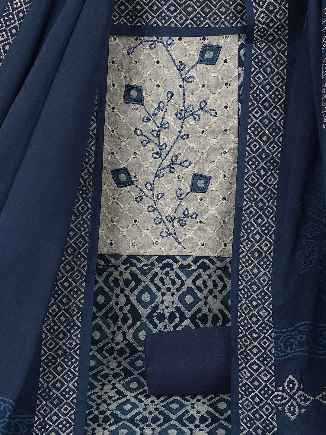 3-piece printed suit set featuring a mix-and-match design with applique highlights and mulmul dupatta.