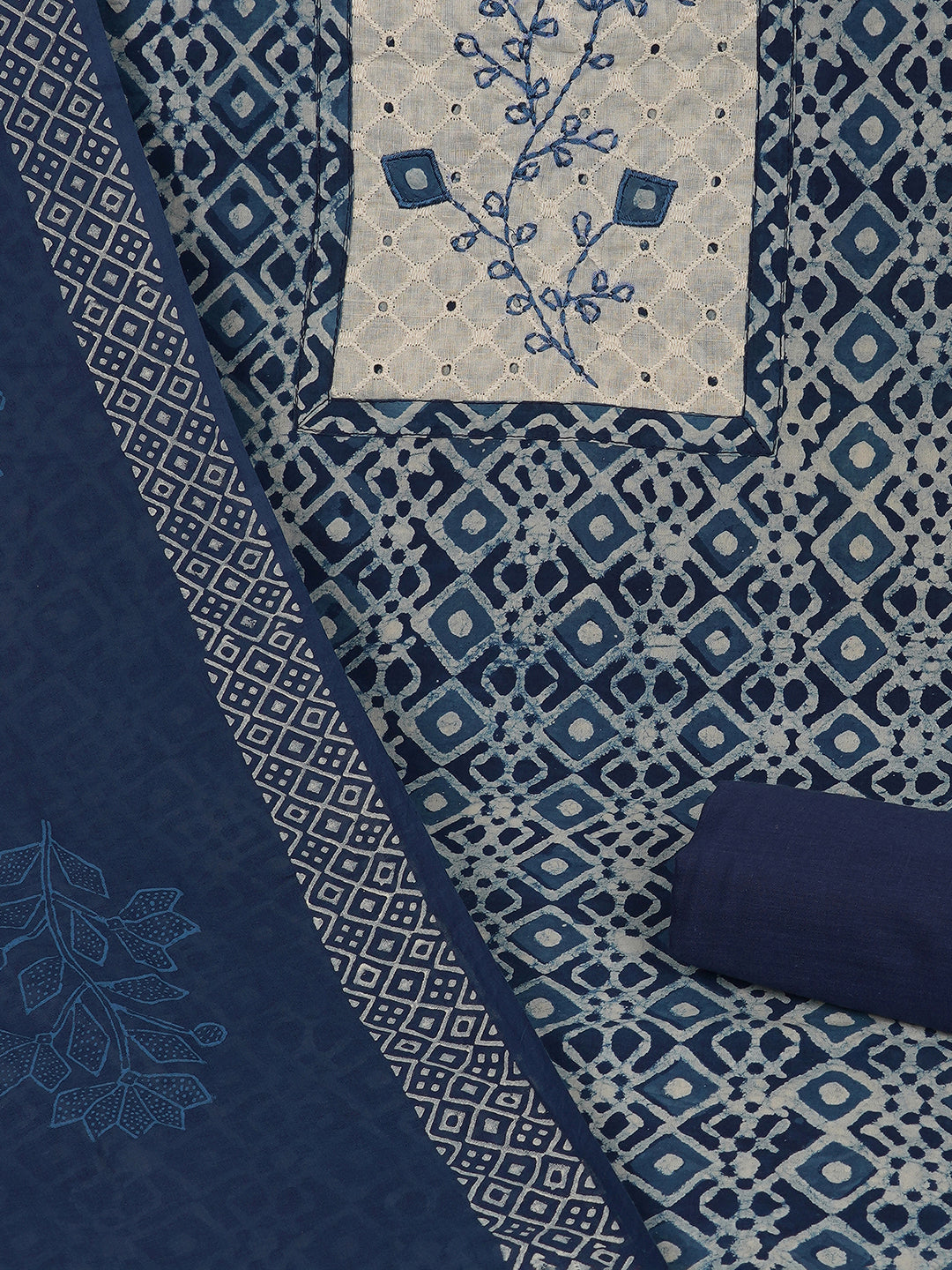 3-piece printed suit set featuring a mix-and-match design with applique highlights and mulmul dupatta.