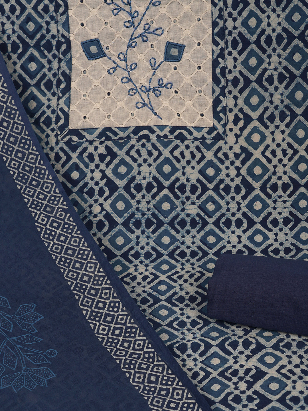 3-piece printed suit set featuring a mix-and-match design with applique highlights and mulmul dupatta.