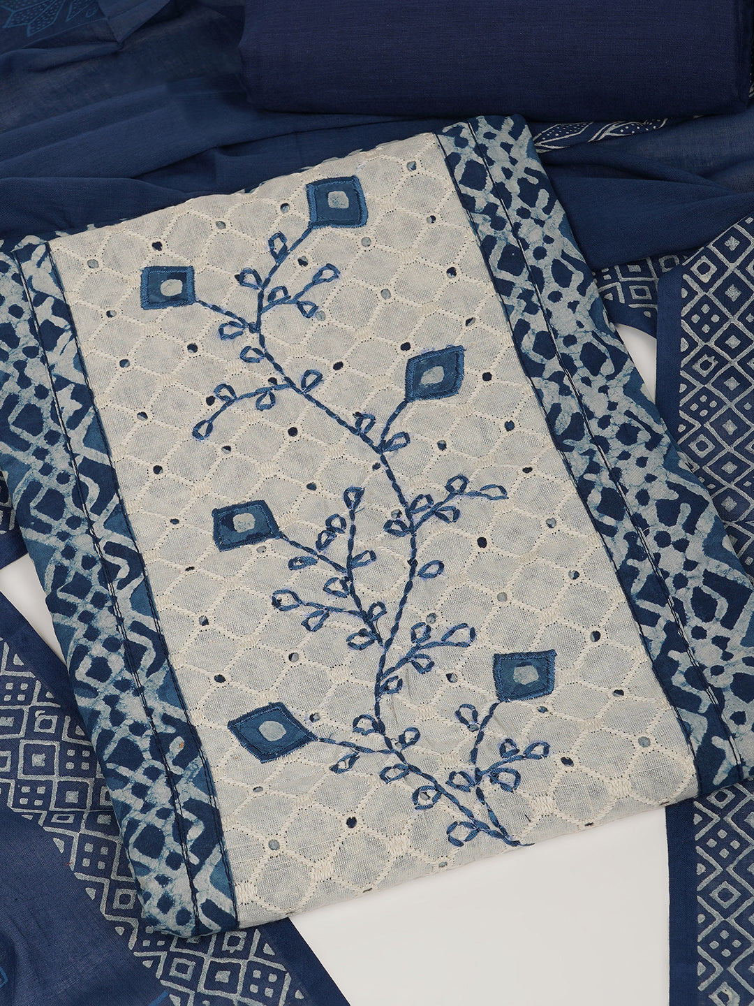 3-piece printed suit set featuring a mix-and-match design with applique highlights and mulmul dupatta.