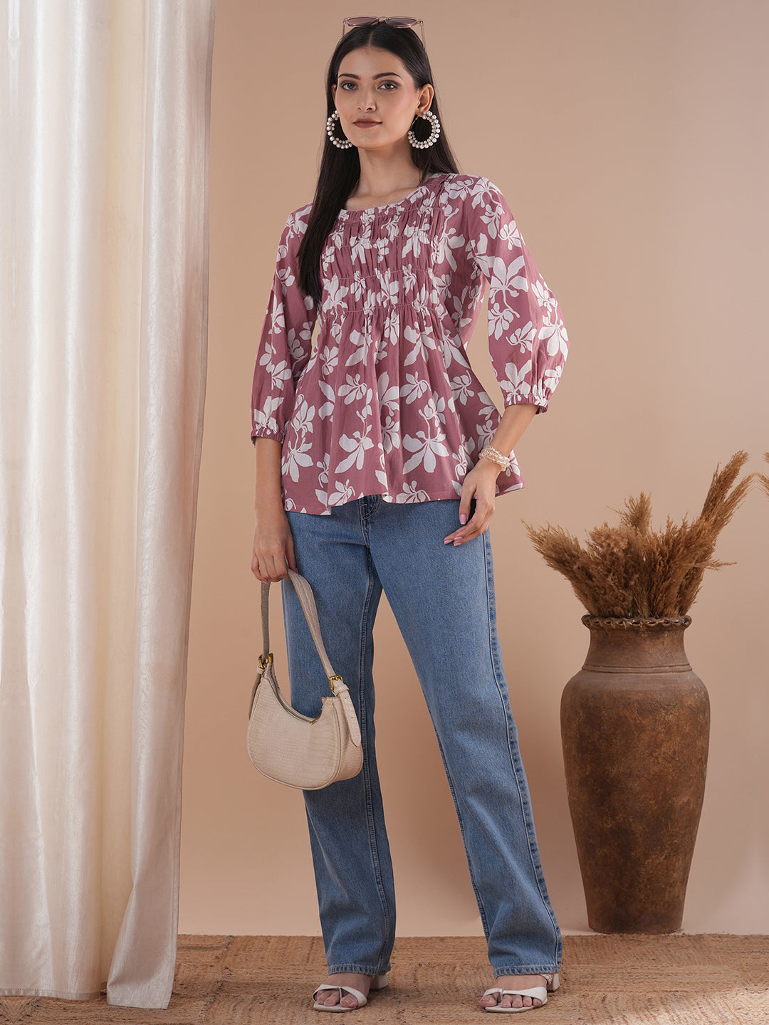 A short top with gathered centre panel and elasticated sleeves