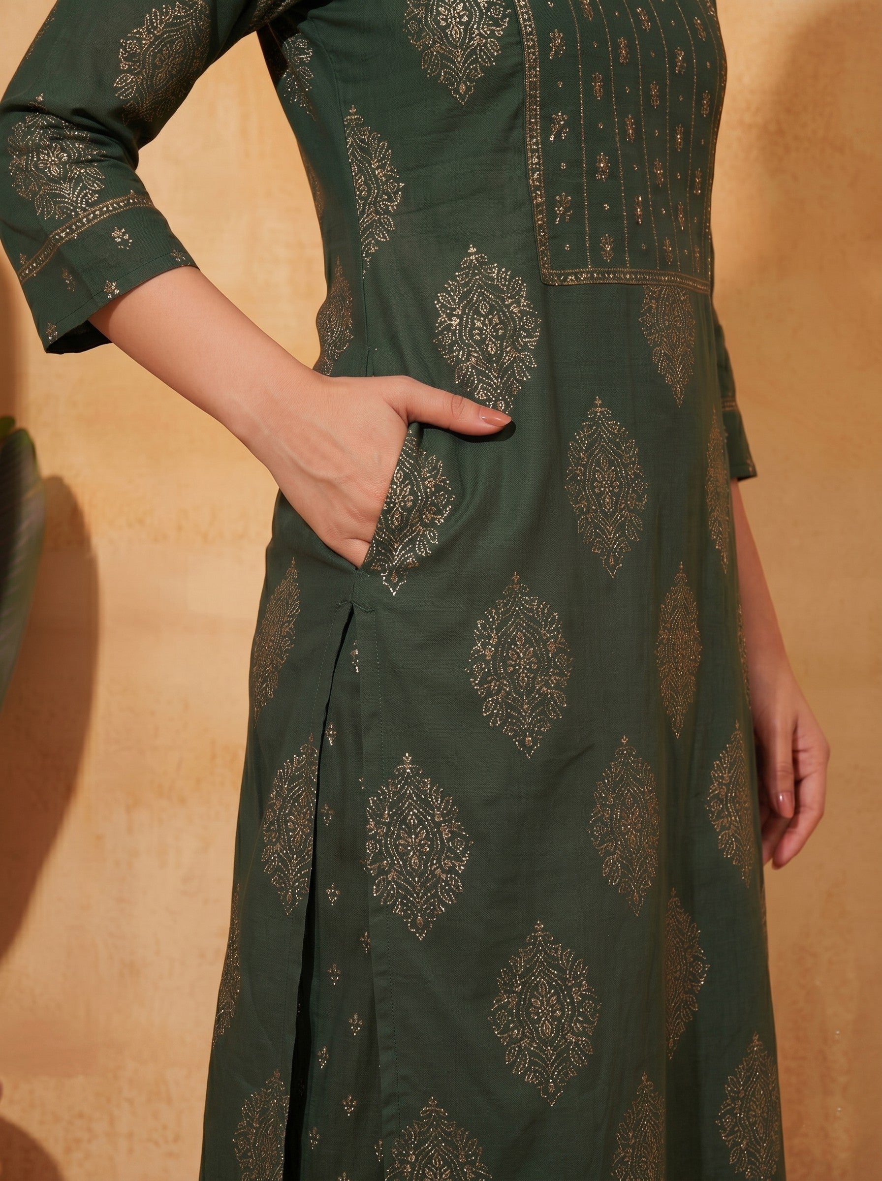Ready-to-Wear Straight Doby Cotton Printed Kurta Suit Set with Hand Block Dupatta.(Green)