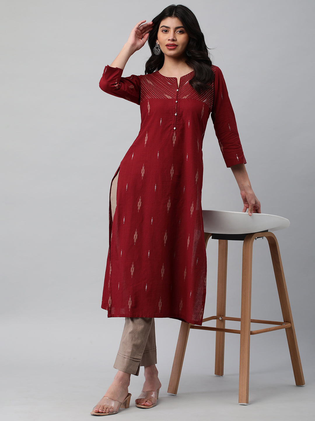 Straight cotton kurta with metal buttons and couching line details