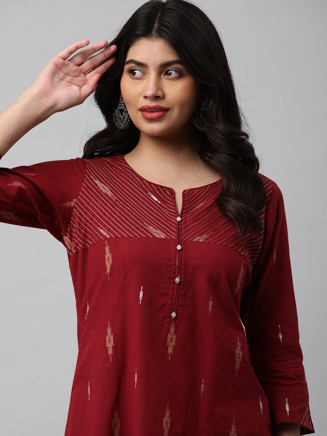 Straight cotton kurta with metal buttons and couching line details