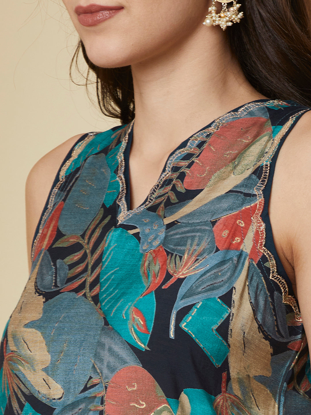 Party Edit-Sleeveless printed co-Ord set with scallop neckline and solid piping with palazzo