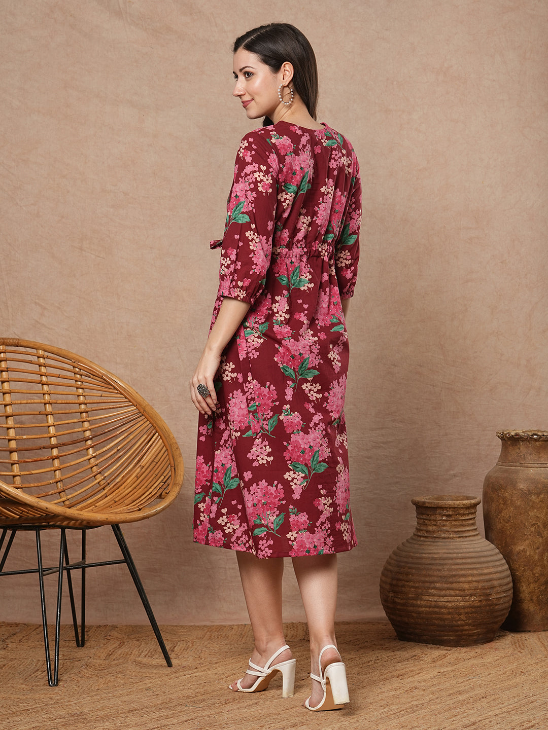 Waist tie-up dress with V-neck and elasticated gathered sleeves