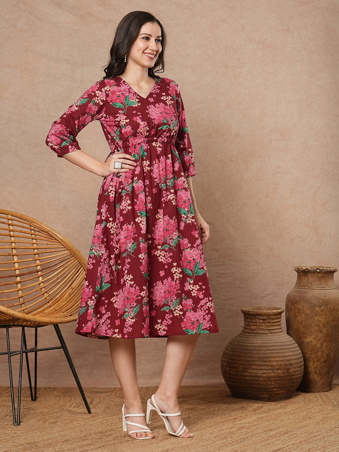 Waist tie-up dress with V-neck and elasticated gathered sleeves