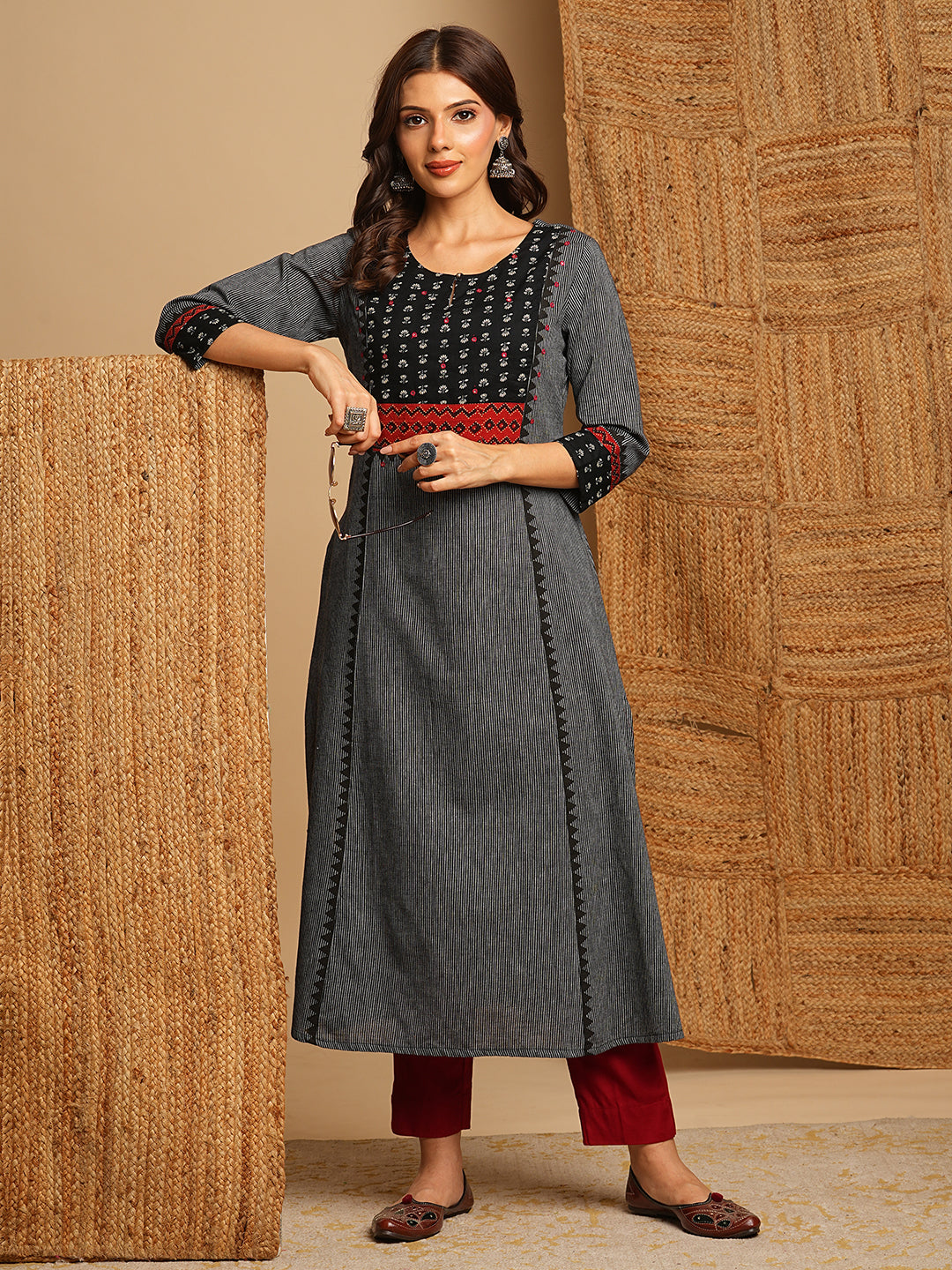 Plus Size A-Line kurta highlighted with the Contrast color hand mirrors.