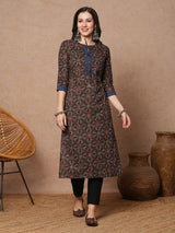 Straight fit printed kurta with smocking panel in the centre and sleeves and neck tie-up with trims