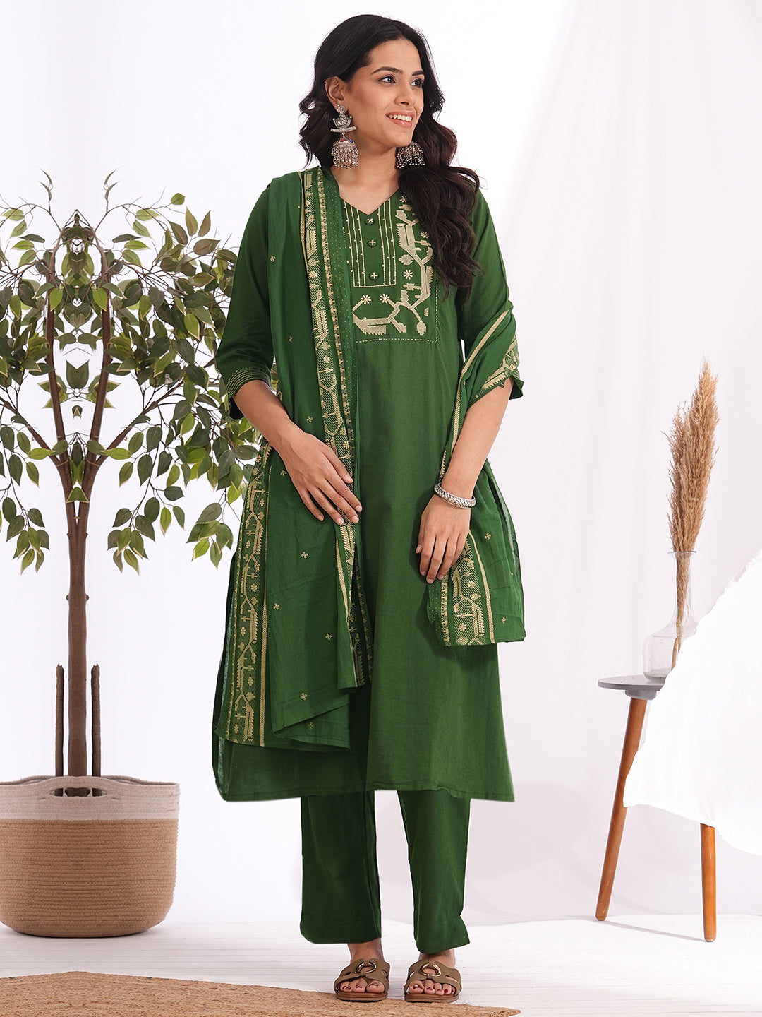 3-piece a-line embroidered suit set with matching straight pants, and a coordinating dupatta.(Green)