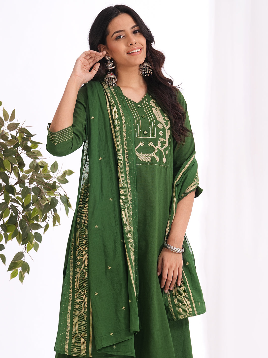 3-piece a-line embroidered suit set with matching straight pants, and a coordinating dupatta.(Green)