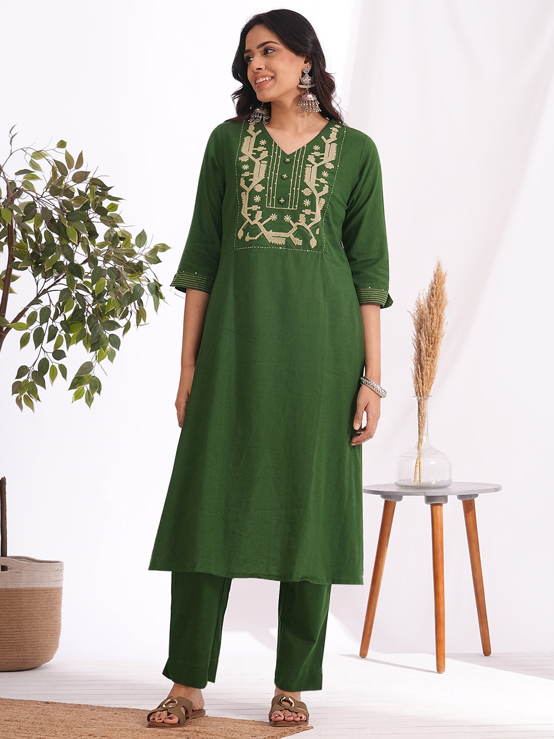 3-piece a-line embroidered suit set with matching straight pants, and a coordinating dupatta.(Green)