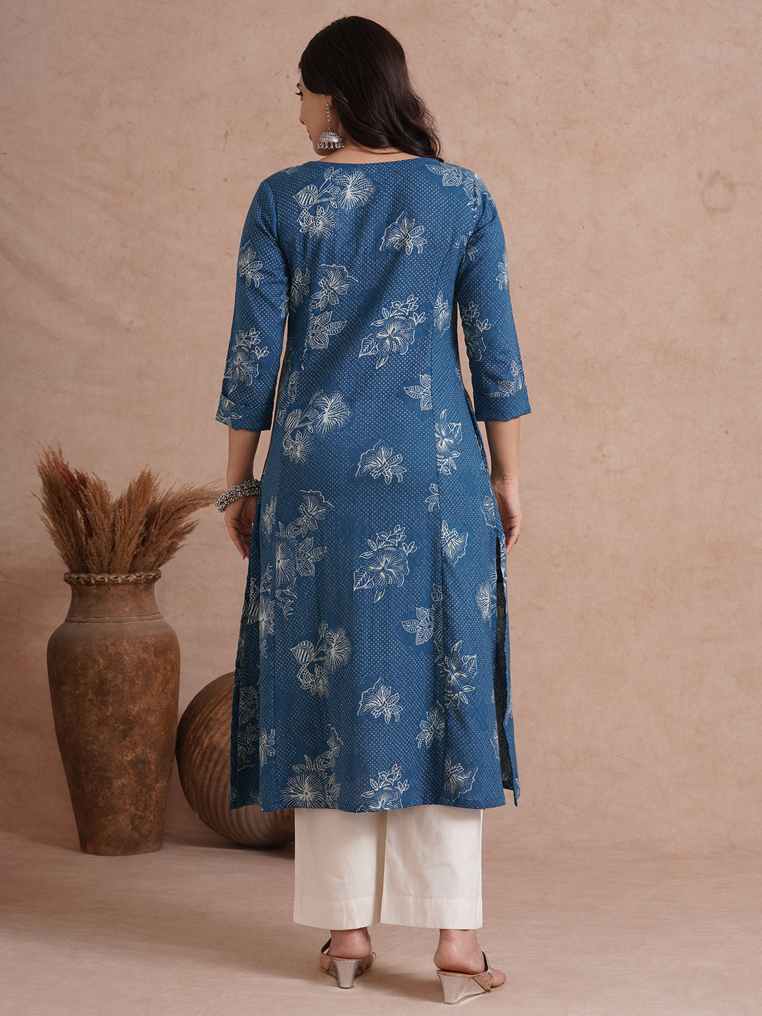 A-Line kurta with an in seam pocket and centre placket on printed cotton jacquard fabric.
