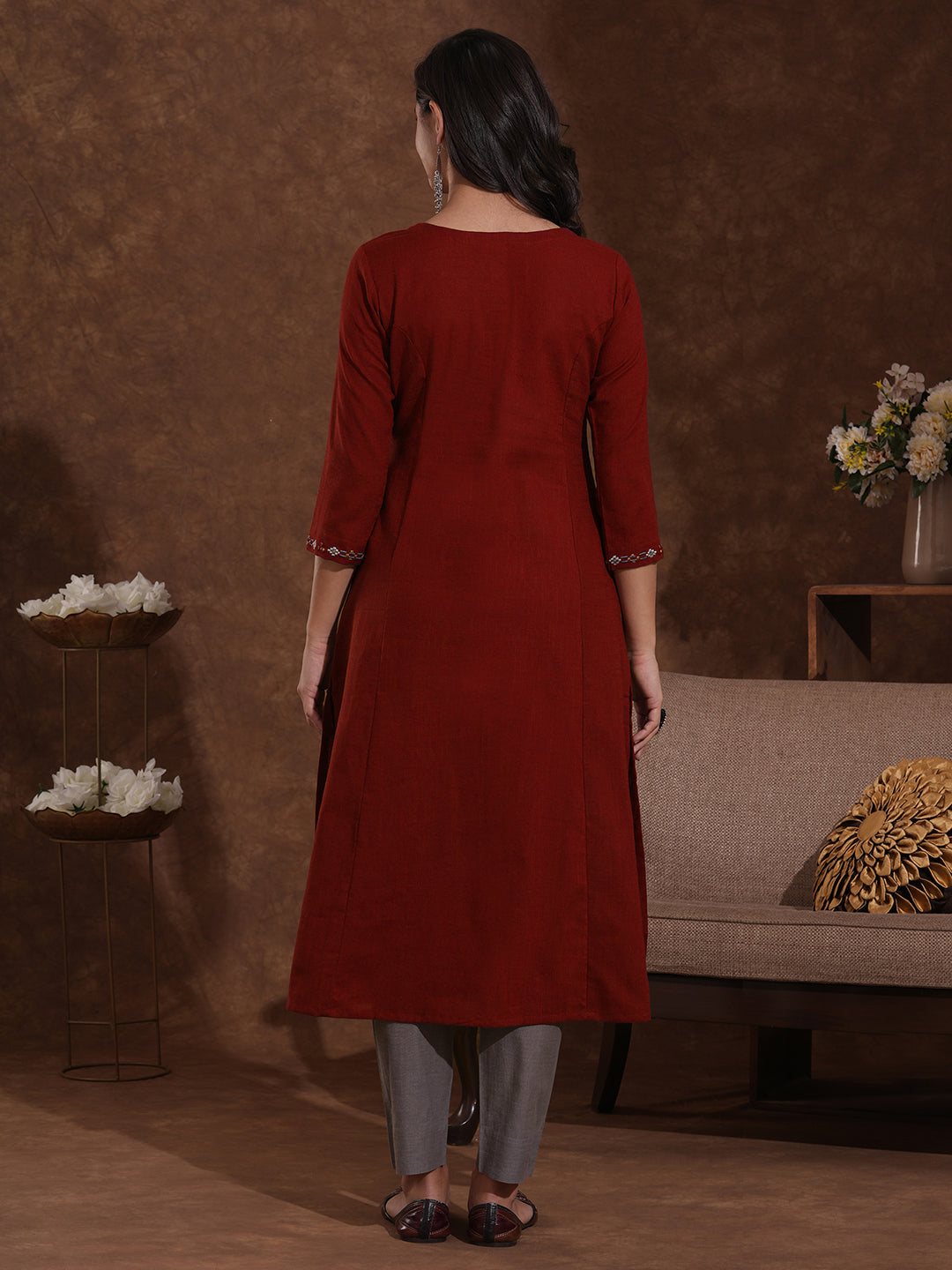 Pocketed cotton slurb kurta in an A-line fit with thread and mirror work.
