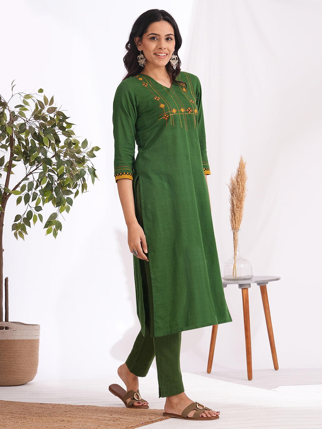 Straight fit woven checks kurta with machine applique and embroidery