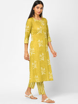 A line cotton printed kurta with placket detailing paired with printed bottom