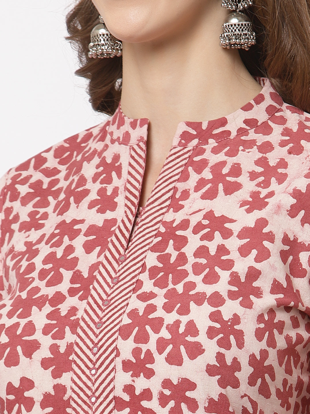 Udaan - Straight fit cotton kurta with collar and hand work