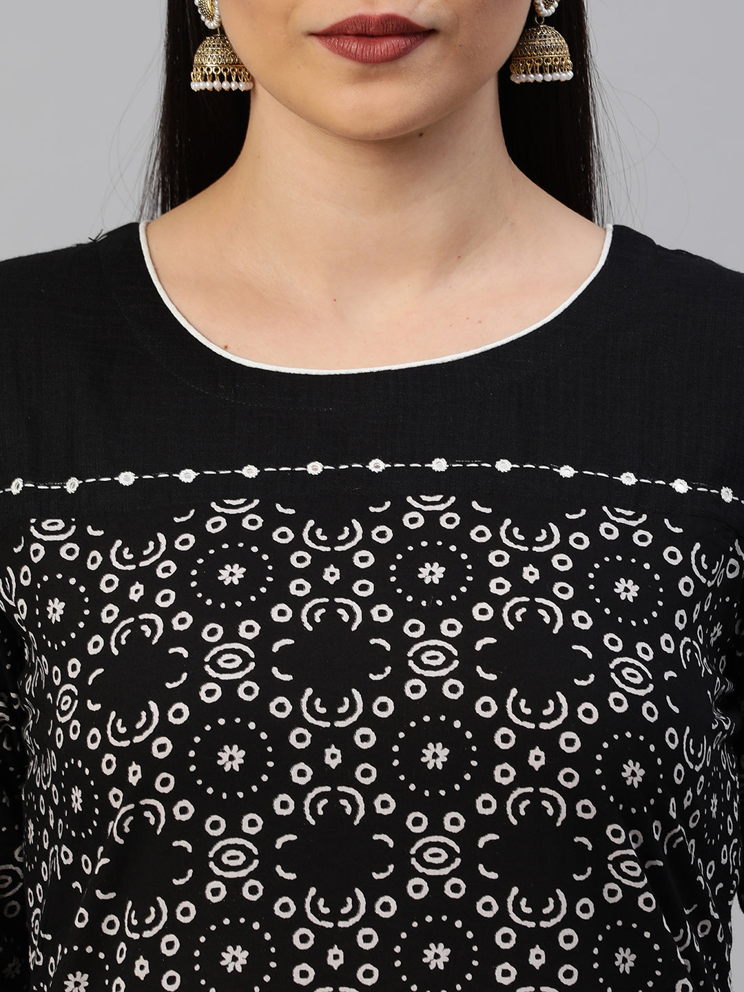 Straight fit cotton printed kurta with handwork detailing