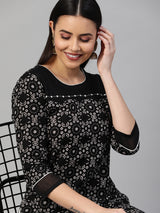 Straight fit cotton printed kurta with handwork detailing